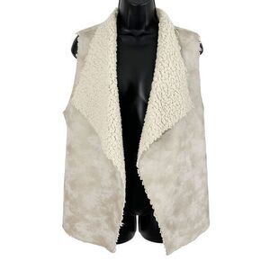 525‎ America Luxe Sleeveless Draped Faux Shearling Fur Vest Beige Size Medium